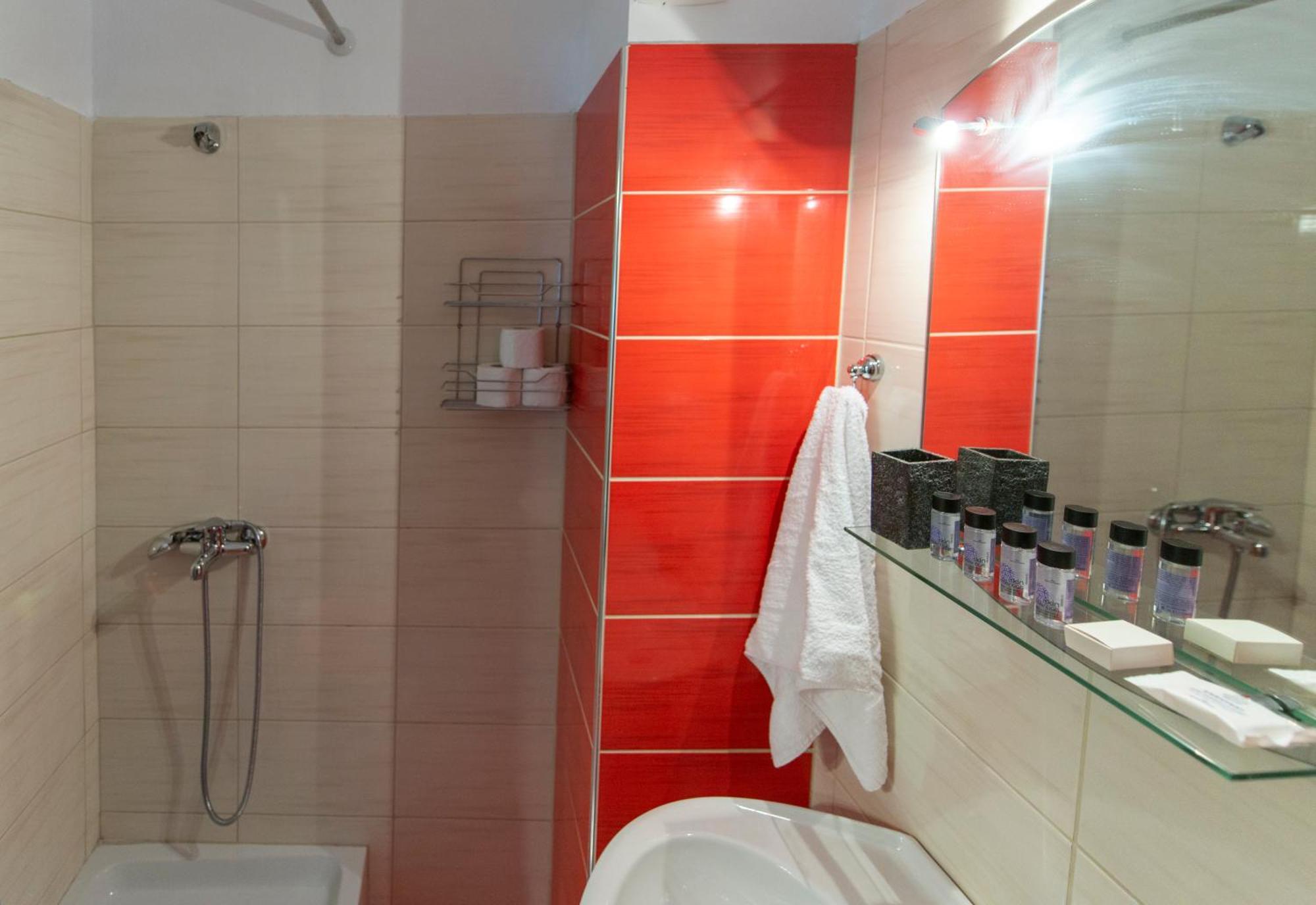 אדסה Central & Riverfront Room 1 מראה חיצוני תמונה
