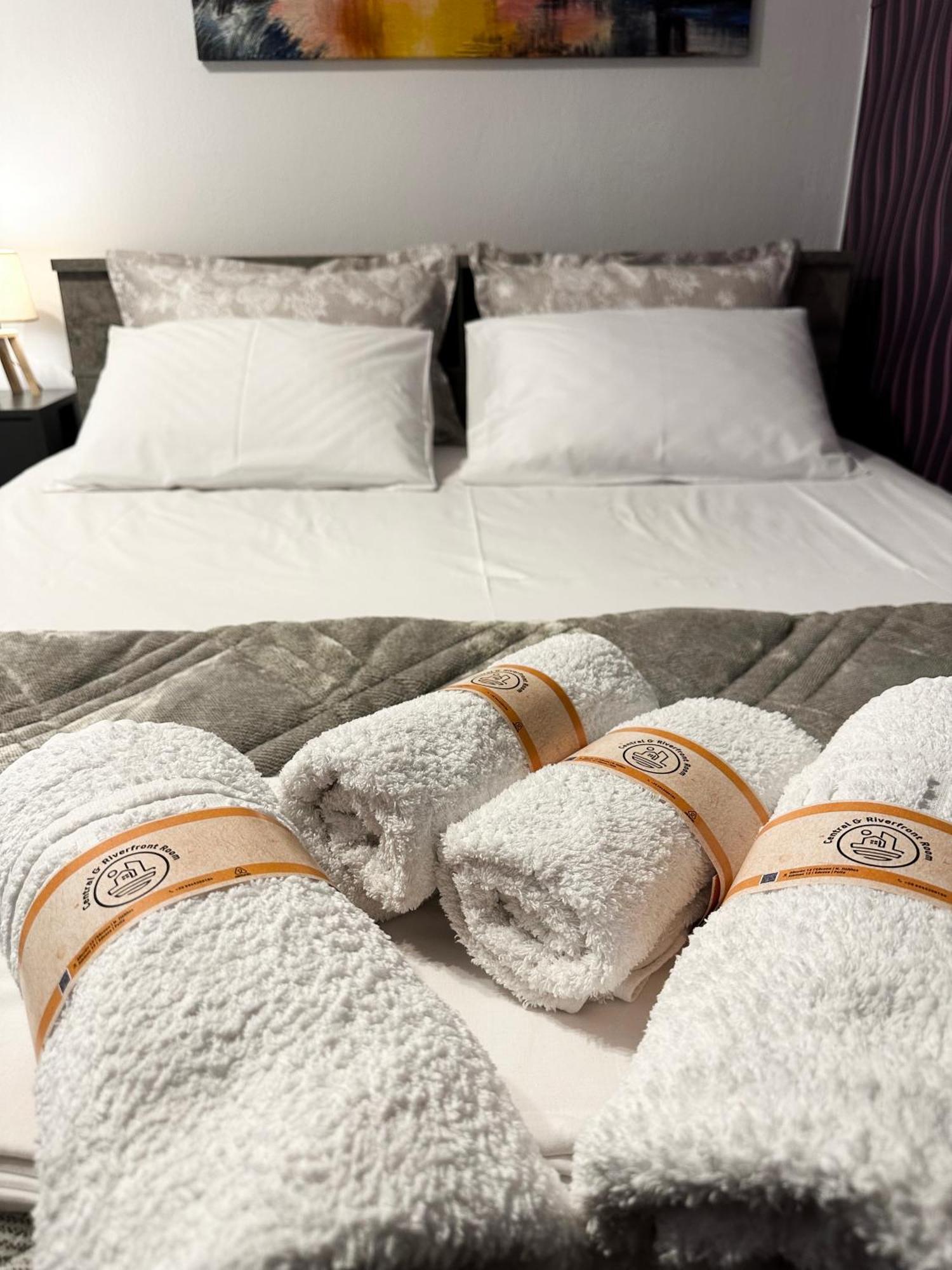 אדסה Central & Riverfront Room 1 מראה חיצוני תמונה