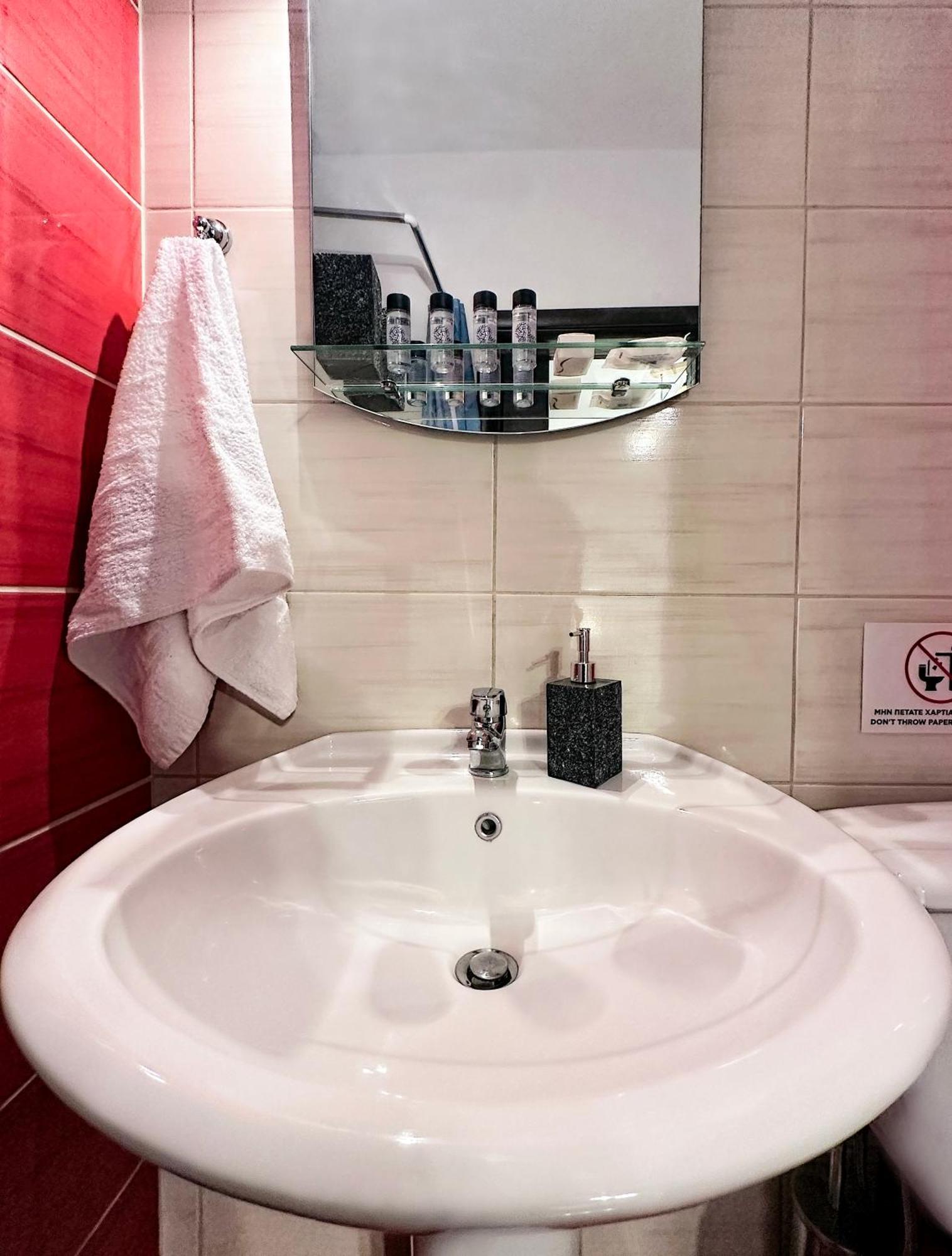אדסה Central & Riverfront Room 1 מראה חיצוני תמונה